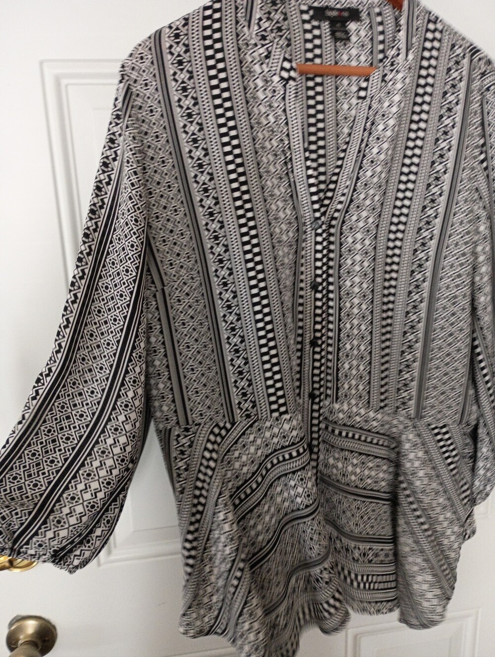 Black & White Geometric Print Women's Top. 100% Polyester